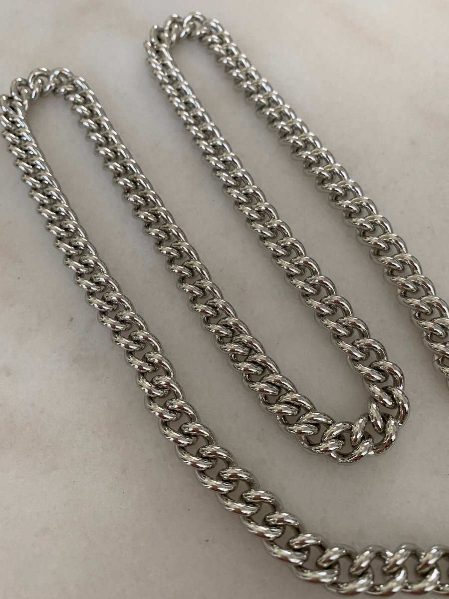 BySupply1's tweet photo. Silver Curb Chain Made in the USA Fashion Curb Iron Chain by the foot, 10.6mm by 8.67mm 1 Foot Length by BySupply https://t.co/K25wu4vAu4 #bysupply #Etsy #NecklaceChain https://t.co/S1bai9tSIK