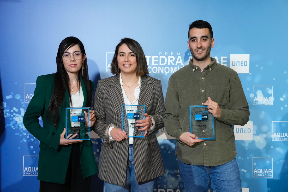 💧 La directora de la <a href="/CatedraAQUAE/">Cátedra AQUAE</a> de Economía del Agua <a href="/aperezabaleta/">Amelia PZabaleta</a> agradece a los ganadores su valiosa aportación a la investigación de los recursos hídricos e invita a los universitarios a sumarse a la próxima edición de los premios. 👏👏

▶️tinyurl.com/Xpremioaquae