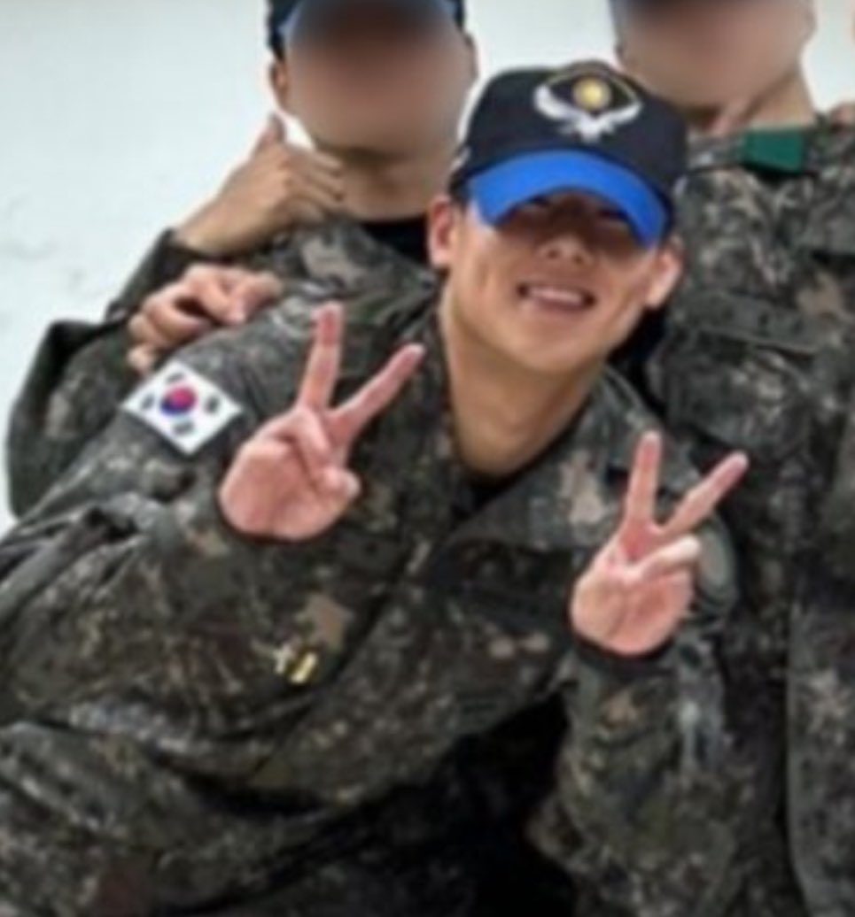 aff_1006__'s tweet photo. 아 세상에
저 만랭 보조개랑 쬬끄만 손 보니
우리 주헌이가 확실해요 https://t.co/I5DIc8gXGf