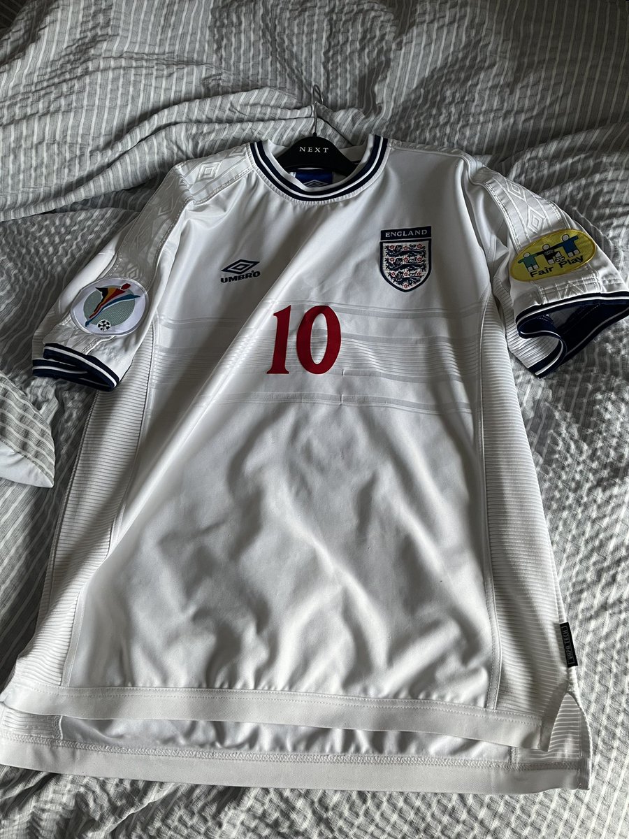 HShirts1's tweet photo. @TheyThinkKits This beauty, love england tournament shirts https://t.co/5ZDdNDhem0