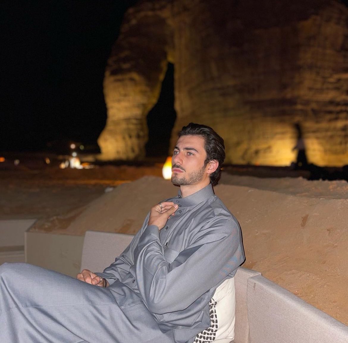 gorgeous4ew's tweet photo. الاكثر تداولاً:

سائح ايطالي في العلا ❤️🇸🇦 https://t.co/HYJeElrFlo