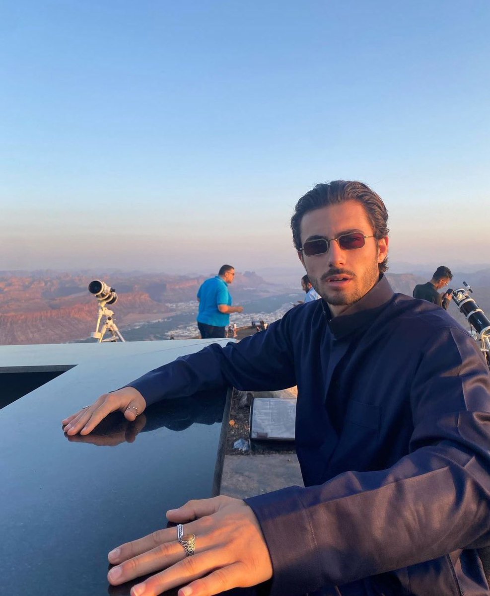 gorgeous4ew's tweet photo. الاكثر تداولاً:

سائح ايطالي في العلا ❤️🇸🇦 https://t.co/HYJeElrFlo