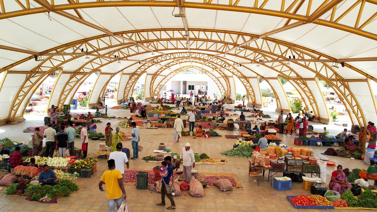 Bengeri Vegetable market has been developed as part of the #SmartCity initiative. The weekly market is crucial hub for local farmers to sell their produce including celebrate occasions, arrange a gathering, etc. #SmartCityKiSmartKahani