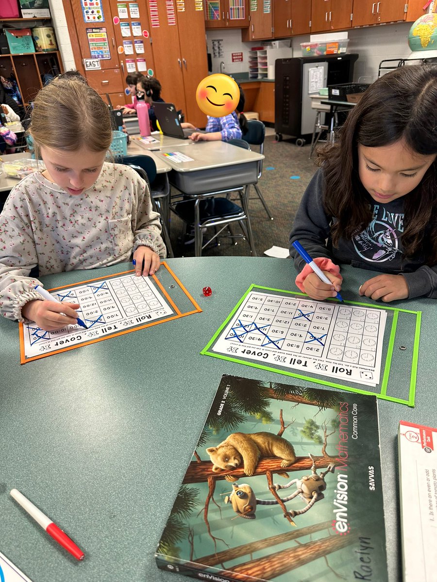 Successful math lesson today learning how to read time on an analog clock! 2C loved using manipulatives! ⏰🕰️