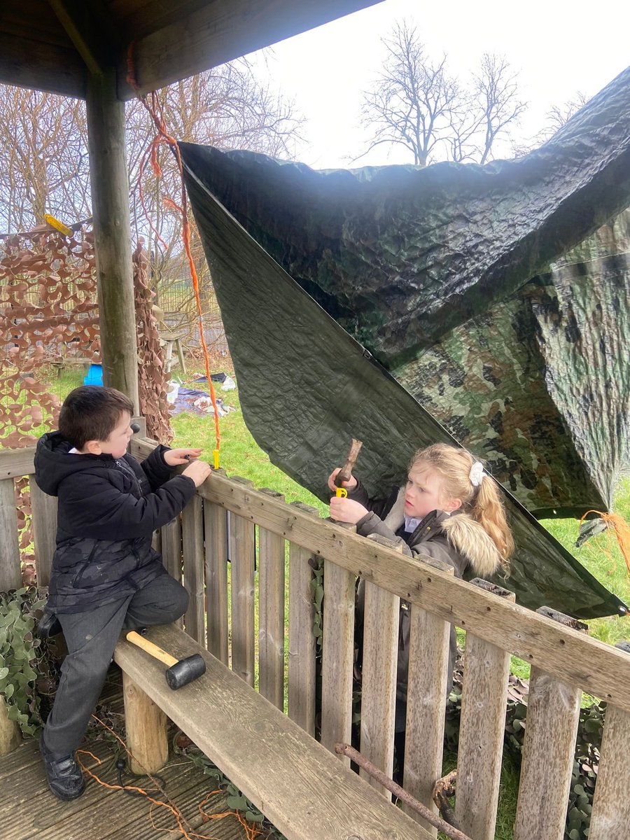 Primary 2 and 2/1 learned how to tie knots, use a hammer safely, insert tent pegs and transport materials in a wheelbarrow. The weather was very windy but that didn’t stop us. S even managed to create his own hammock to relax in after his shelter was built! Well done everyone 👏🏼