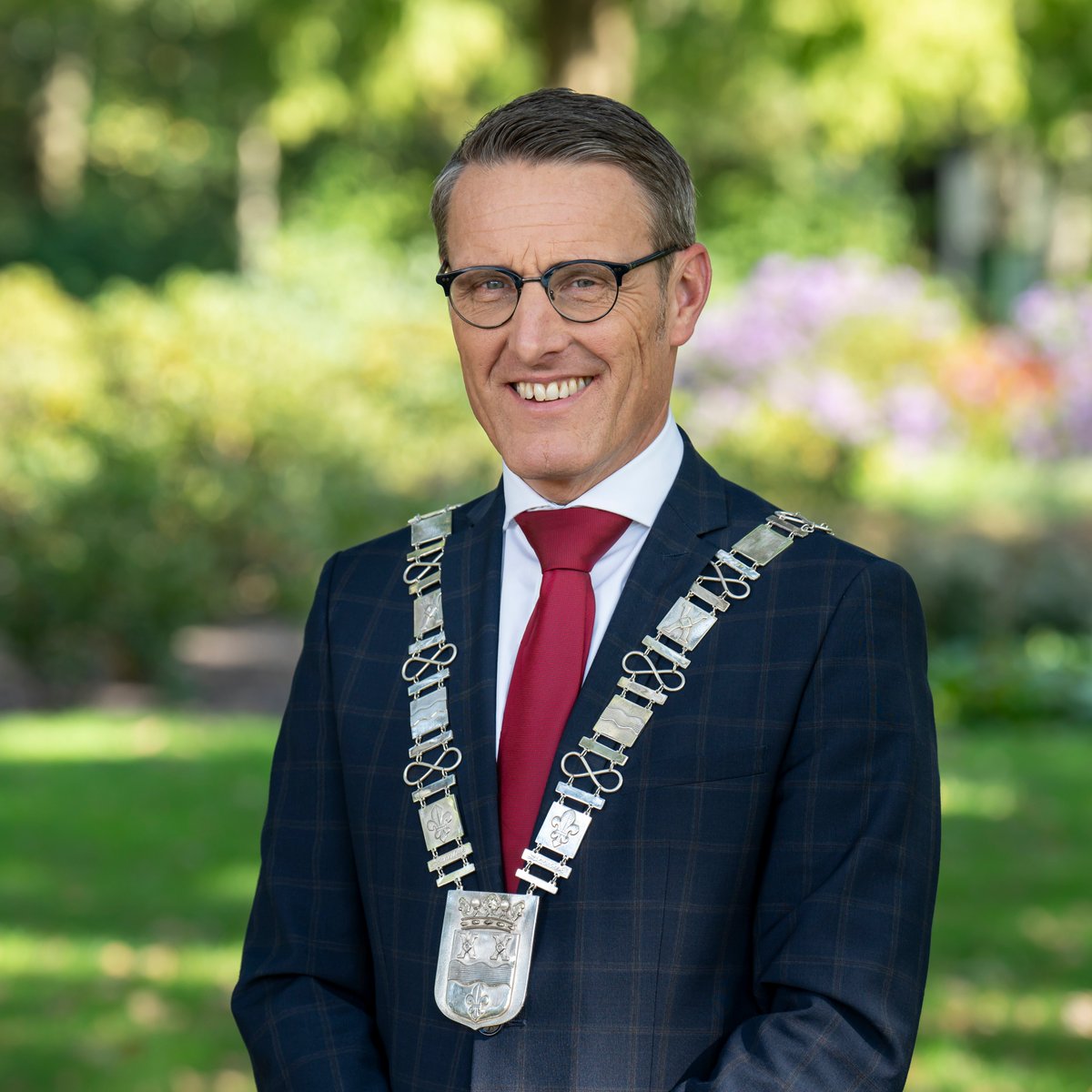 Morgenavond 6 februari neemt Frank van der Meijden afscheid als burgemeester van Laarbeek. Van 19.30 tot 21.30 uur is er een afscheidsreceptie in het Dorpshuis in Lieshout voor iedereen die hem de hand wil schudden 🤝