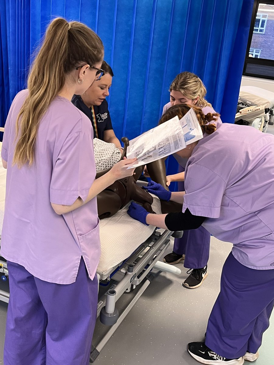 Lucky @cardiffuni student midwives in their wonderful new facilities going through @PromptWales principles. Thank you so much for including @jane20007417 and I. It’s always a pleasure to join you 🥰 @JessCaseSteven1 @NesKirtley @louwarren73 @NikkiLacey7