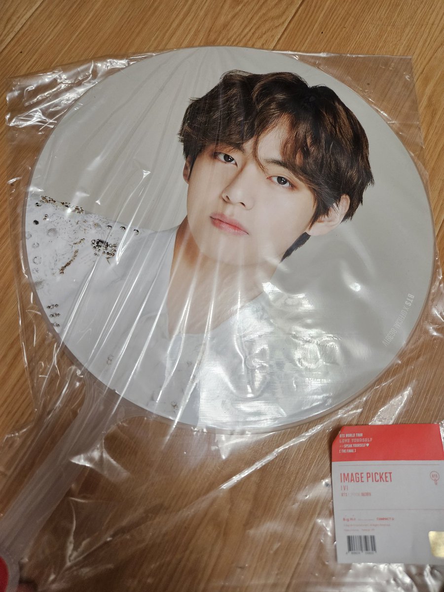 YAMOU_LU's tweet photo. 택포 1만원

방탄 굿즈 양도 
방탄소년단 BTS 스��콘 피켓 태형 뷔 V https://t.co/w1fzPGwq3e