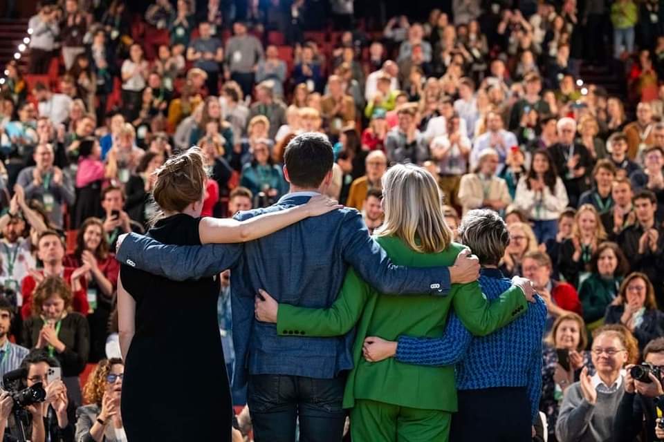 OsVerdes's tweet photo. Os Verdes participaram, entre os dias 2 e 4 de fevereiro, em Lyon no Congresso do Partido Verde Europeu, um encontro para lançar a campanha comum para eleições europeias. Os Verdes, há mais de 30 anos na Família Verde Europeia, defendem um Europa Ecologista e justa. https://t.co/L8kvjNxj5v