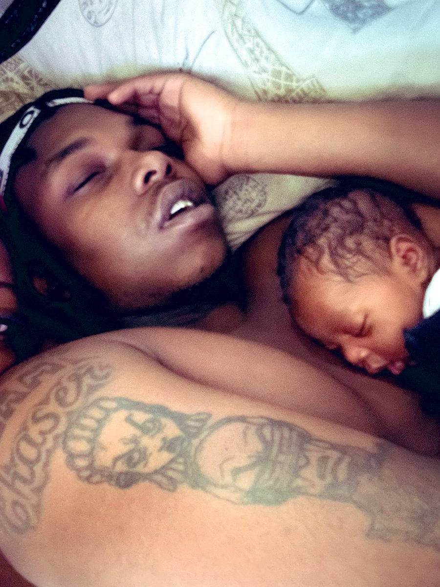SaJadaaaa_'s tweet photo. My SON loves his father i will never break their bond🥹😍😍 https://t.co/EOHpMgSyFG