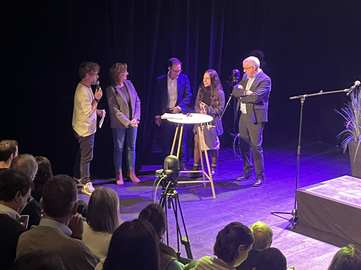 C’est Christina Sahyoun qui remporte le prix du public ce soir grâce à sa thèse sur le venin de vipère ! Bravo à elle !! 👏👏