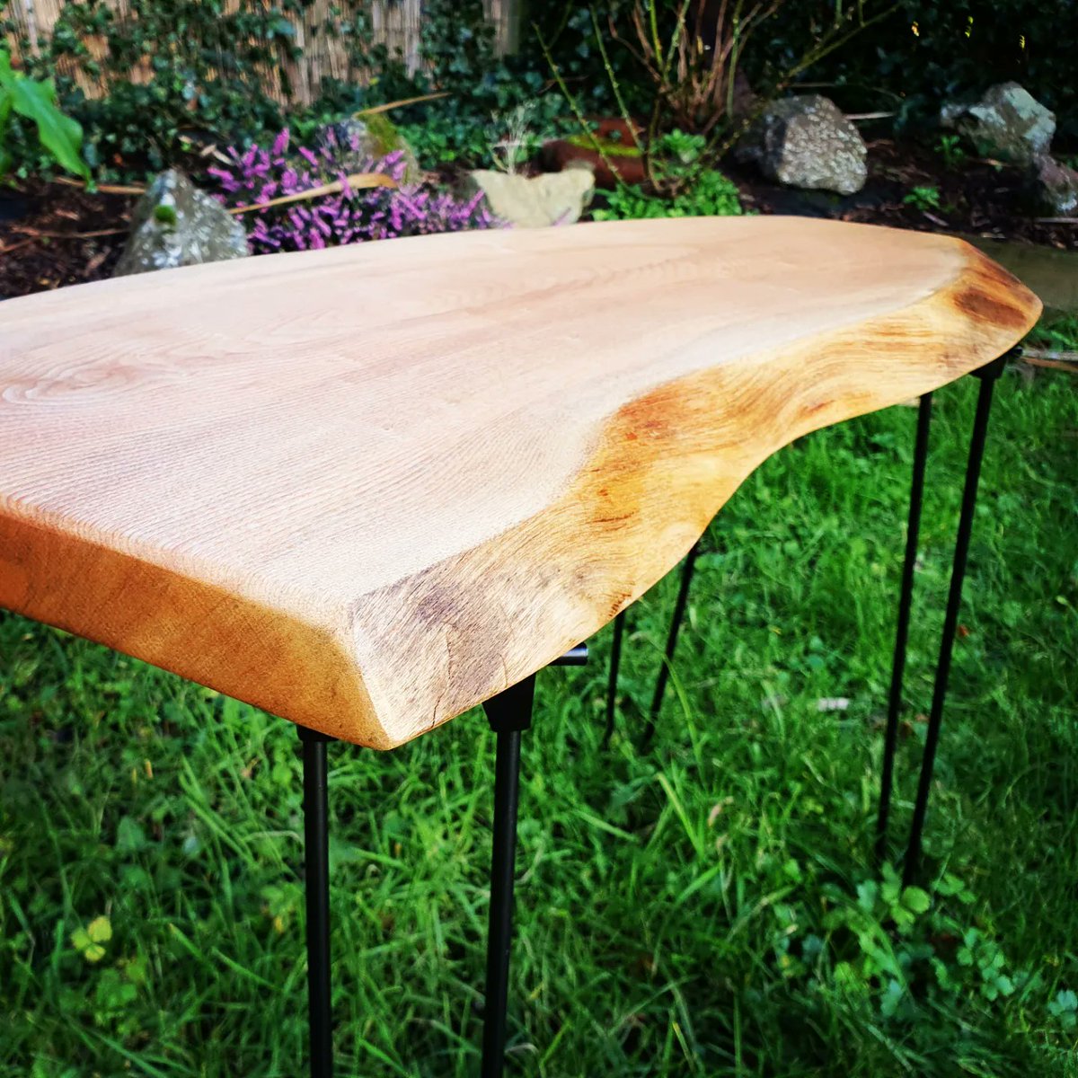 Maple Live edge table has turned out beautifully. Standing on 20 inch foldable hairpin legs and coated in Osmo's premium oil & nautral wax finish. It looks fantastic.

Am ideal piece for someone's home or office.

Price:£80

#bmbarrels
#stgeorgesmarketbelfast 
#irishart