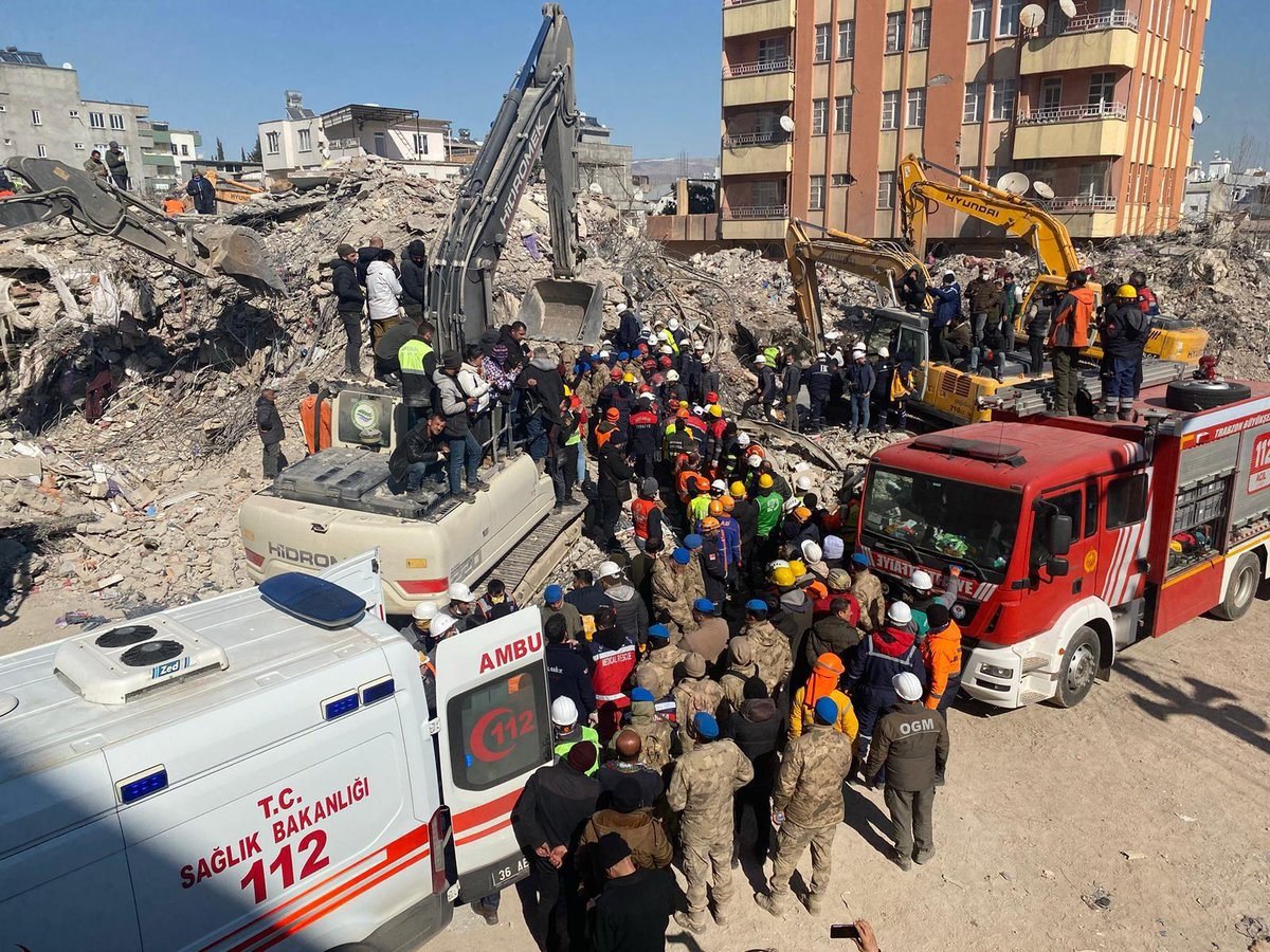 Bazen bir kitabın anlatamadığını bir kaç kare resim anlatır!
#6şubat
#acıyaman
#unutmadık #unutmayacağız