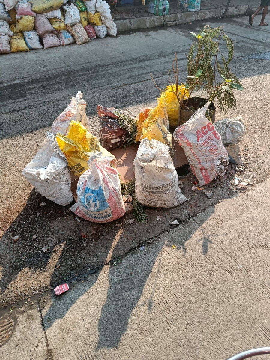 devkarprashant's tweet photo. Manhole on Datta mandir road open from last 2 weeks @mybmcWardS @mybmc @TOIIndiaNews https://t.co/X7nDf8HmoZ