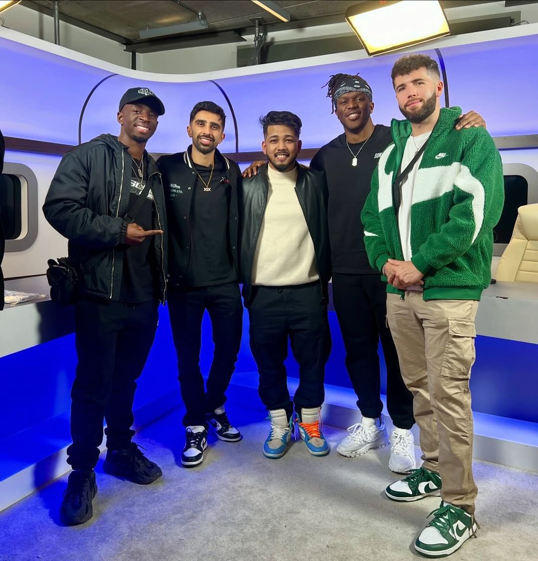 📸: The Sidemen on set w/ @scouttanmay