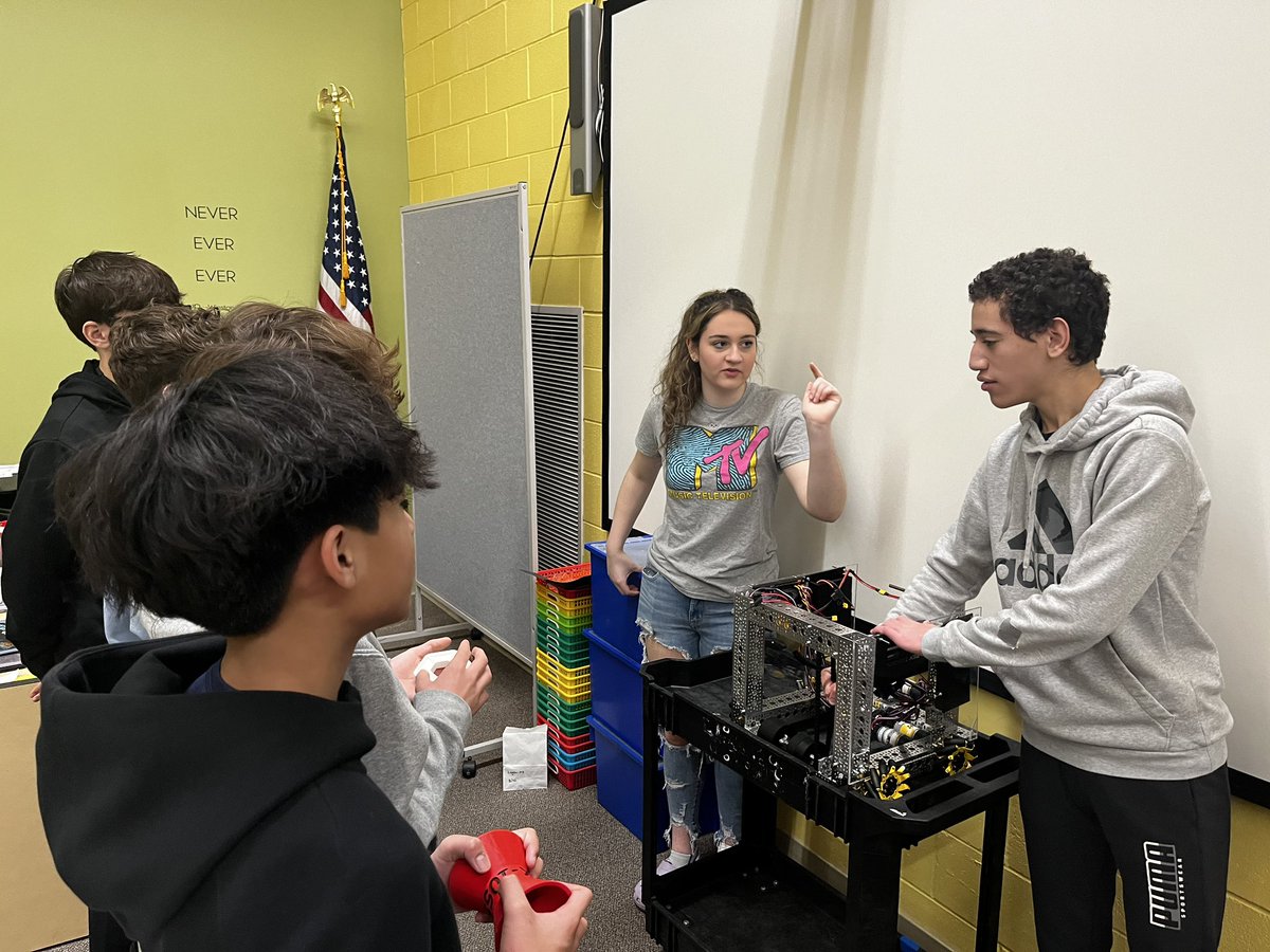 NutleyFPA_CTE's tweet photo. On Friday Februray 2 the Robotics Club Team visited the JHWMS Tech/STEM classes. Our goal was to introduce the students to the offering of Robotics at NHS as a class & also for the ability to join in the Club Team that meets after school & competes on the weekends.๐ค๐ฎ #nutleycte https://t.co/lMOQQ1m2as