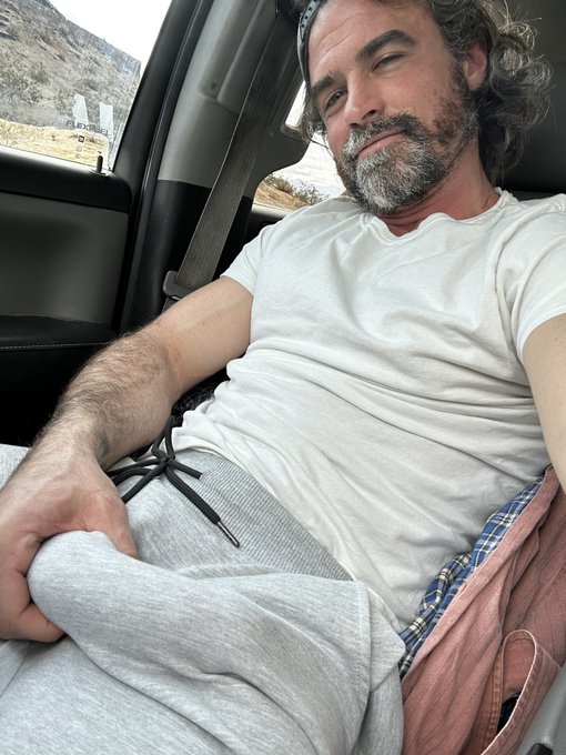 Who&rsquo;s got shotgun? https://t.co/nm9FbzQjB0