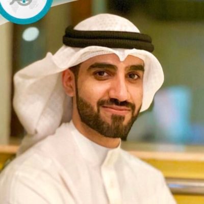 لمّا رأيتُكَ فزَّ في عيني المجازْ
قلبٌ حجازيٌّ
رأى وجهَ الحجازْ

فوضى الشّعورِ
هواجسٌ عربيَّةٌ
قلقُ القيامةِ: أن أُجَازَ ولا أُجَازْ

ما قلتُ إلا:مرحبًا
وتذلّلتْ كلُّ المقامات العصيّة باعتزازْ

هو صوْتيَ العاديُّ جدًّا
غير أنَّ جمالَ وصفِك لا يليق به النشازْ

حسن عابد <a href="/HasanAabed/">حسن عابد</a>