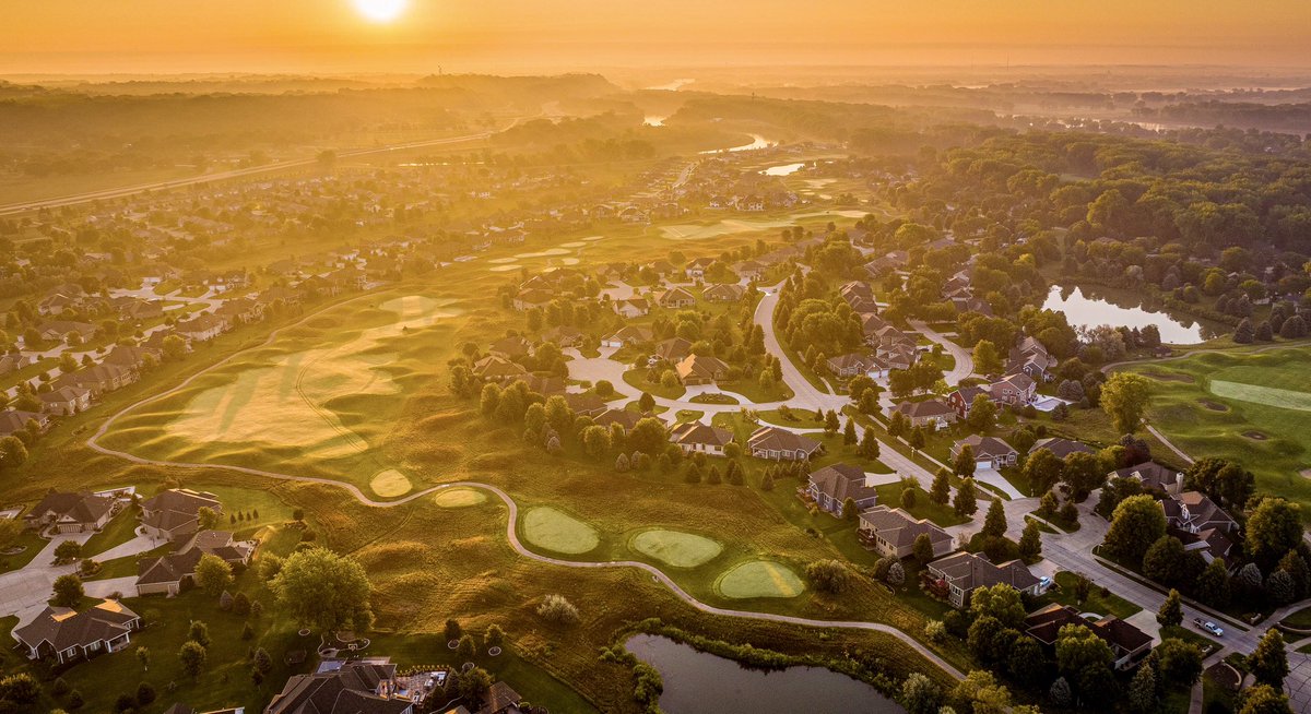 This early Fall sunrise painted the perfect golden hour over Dakota Dunes Country Club!

#DakotaDunesCC #ArnoldPalmerGolf #LUGolf #SouthDakotaGolf