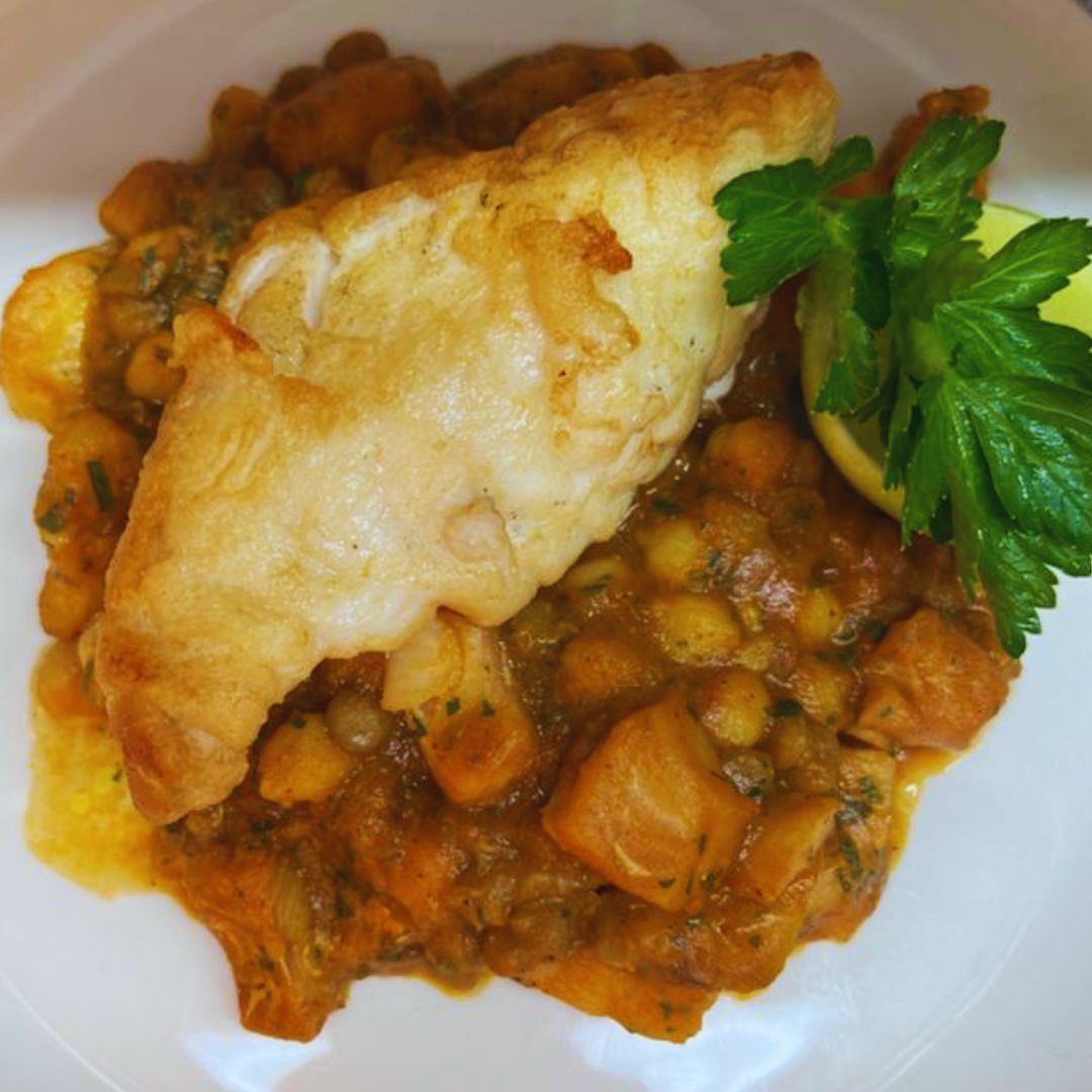Monkfish with peat smoked haddock, banana, green lentil & chickpea curry, lime & sesame rice 🐟 Available Weds to Sat on our a la carte menu 👉 buff.ly/3Himc3T #glasgowseafoodrestaurant #scottishseafood #glasgowfoodies #glasgowfood #monkfish #seafoodrestaurant ⭐