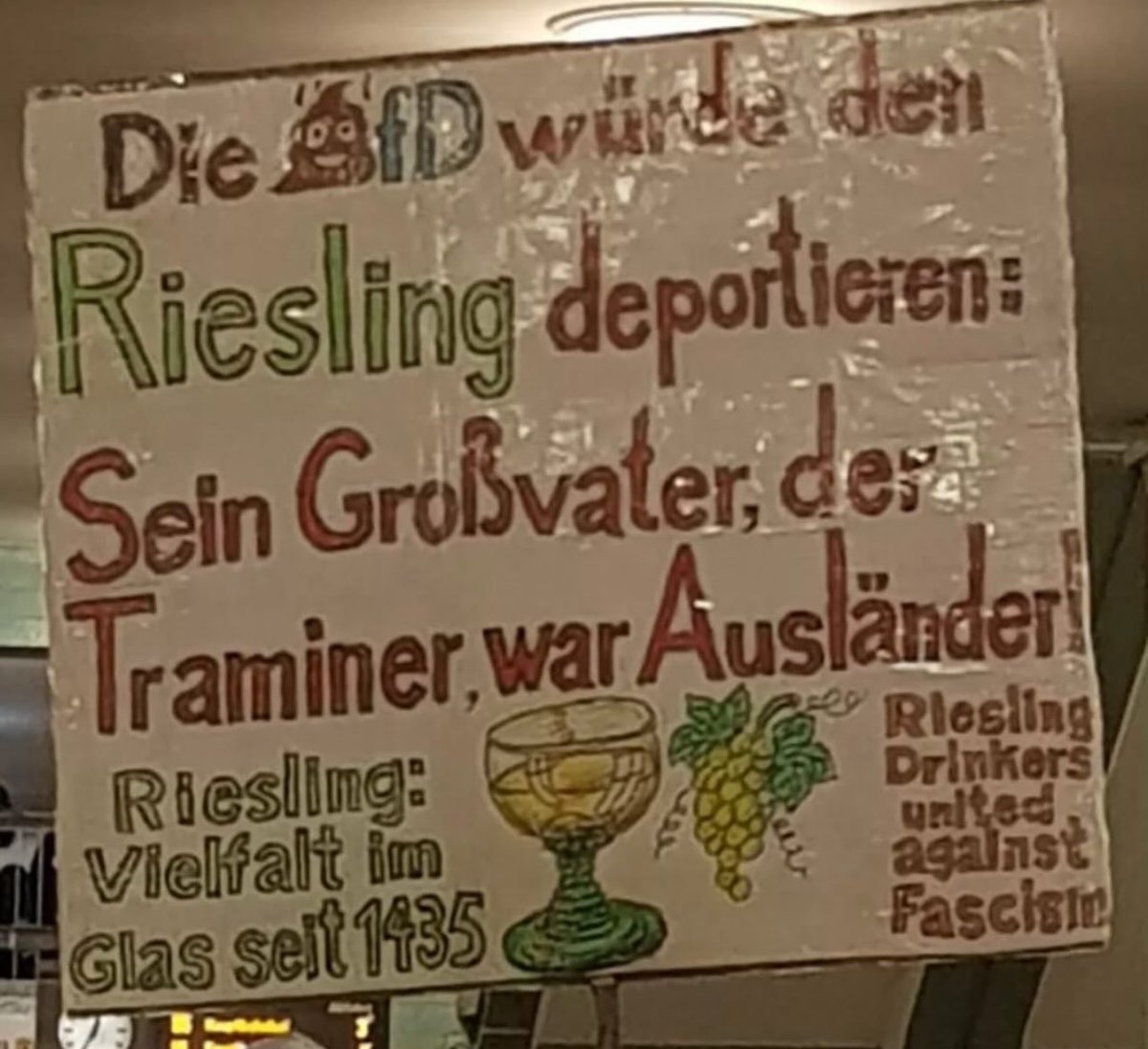 🏳️🌈 🇪🇺 🇺🇦 🇩🇪 🇮🇱 🇺🇳 Frank Sarfeld (@sarfeld) on Twitter photo 🍷🫶🏻 Die #AfD würde den #Riesling deportieren:
Sein Großvater, der #Traminer, war Ausländer.
#Vielfalt im Glas seit 1935.
Riesling Drinkers United Against Fascism.
Fundstück von <a href="/Patrick_Kunkel/">Patrick Kunkel 🇪🇺</a> 🙌🏻 🍷🫶🏻 Die #AfD würde den #Riesling deportieren:
Sein Großvater, der #Traminer, war Ausländer.
#Vielfalt im Glas seit 1935.
Riesling Drinkers United Against Fascism.
Fundstück von <a href="/Patrick_Kunkel/">Patrick Kunkel 🇪🇺</a> 🙌🏻