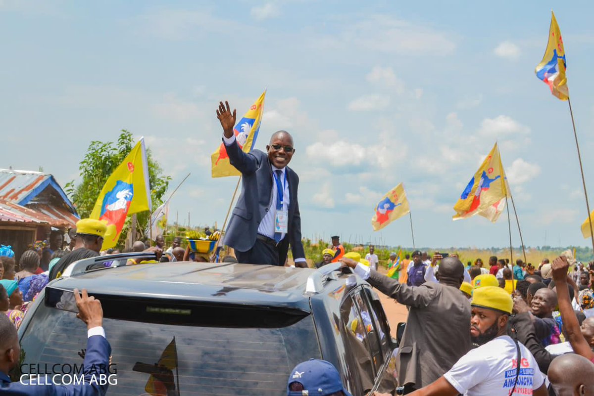 MissRehema1's tweet photo. #RDC #Kwango L’AM de l’Abg @jonathan_wata reste le politicien le plus aimé des Kwangolais par son charisme et son leadership. @jonathan_wata l’a démontre lors de la session extraordinaire de l’APK à Kenge. Accueilli en triomphe par les kengois, il volé la vedette de la cérémonie. https://t.co/prajaEMwfS