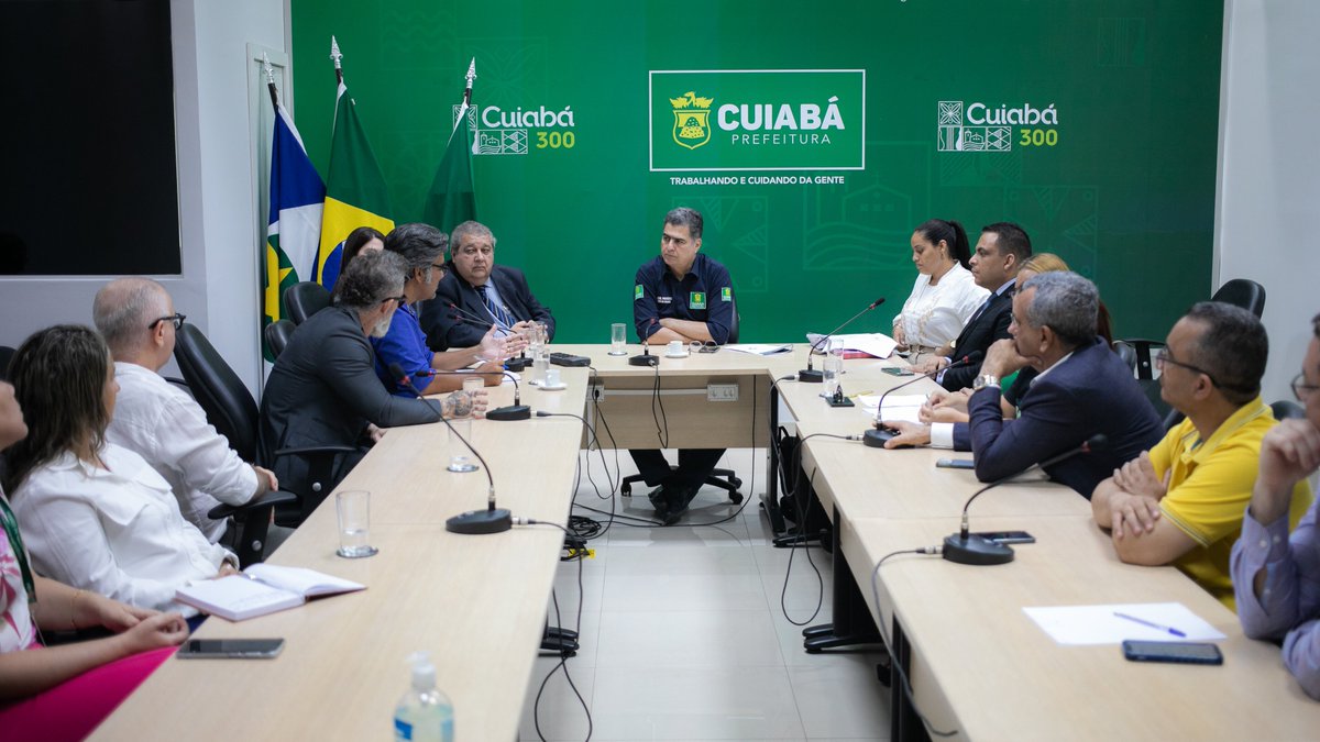 MPT_MT's tweet photo. A Prefeitura de Cuiabá se comprometeu, no dia 25 de janeiro, a indicar três áreas públicas para acolhimento de famílias indígenas venezuelanas da etnia Warao. A iniciativa atende a pedido do MPT-MT e de outras instituições.

ꜱᴀɪʙᴀ ᴍᴀɪꜱ ᴇᴍ:
https://t.co/jCY8RcO3g0 https://t.co/DdEnHeheDa
