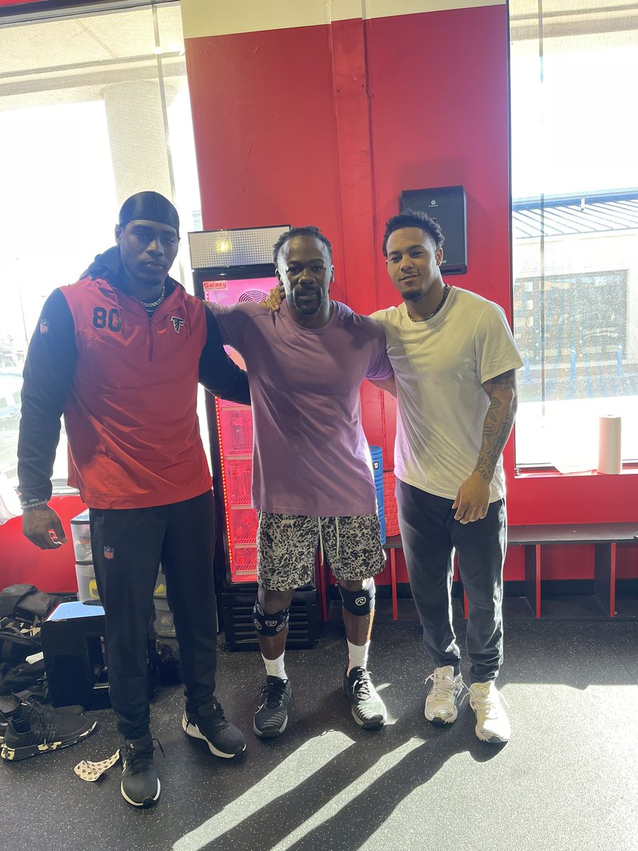 DRobinson_Guru's tweet photo. The offseason starts N.O.W!
No Opportunity Wasted!
Champs are made in the offseason!
#nfl #BBN #athlete #offseason https://t.co/GgC9mLlZCX