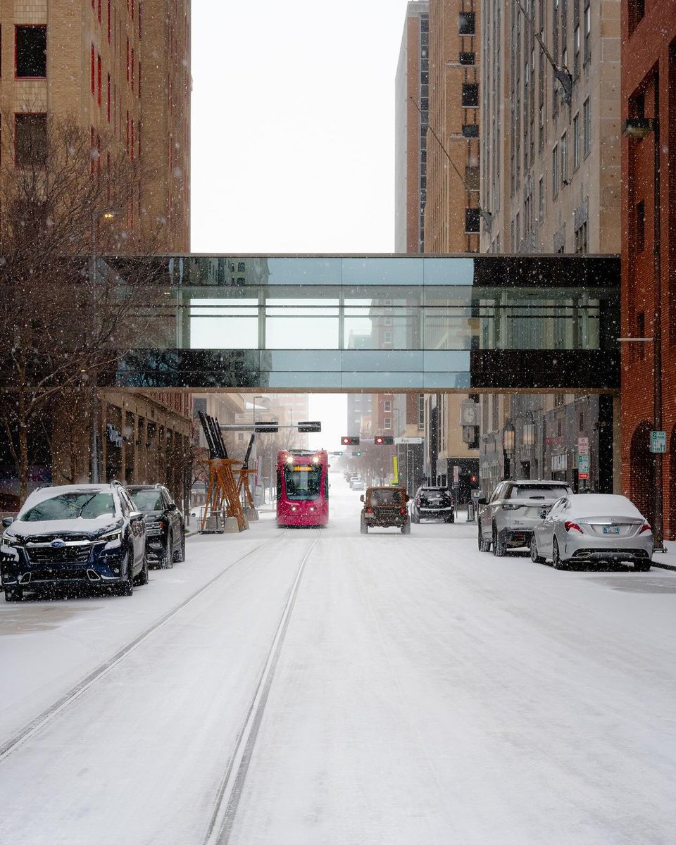 There's just something beautiful about OKC when it's covered in snow

📸: @roamingokc