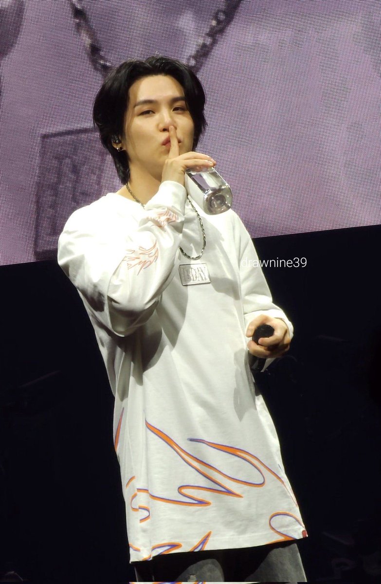 hourIysuga's tweet photo. ✩ #SUGA #방탄소년단슈가 #슈가 https://t.co/OcLZXXwtFV