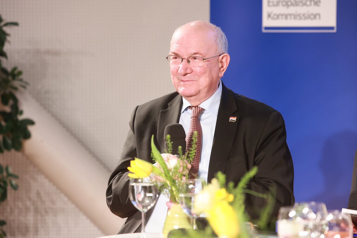 CLUB_ERIC (@clubericnetwork) on Twitter photo 25 ERICs beim EU-KULTURSALON im Haus der Europäischen Union. 
Ein Podium zum Thema Kroatiens Geschichte und Zukunft inmitten von Europa. 🇭🇷🇪🇺💡
📸© Vertretung der Europäischen Kommission in Österreich/APA-Fotoservice/Hautzinger
#USEYOURVOTE #EUDiplomacy 25 ERICs beim EU-KULTURSALON im Haus der Europäischen Union. 
Ein Podium zum Thema Kroatiens Geschichte und Zukunft inmitten von Europa. 🇭🇷🇪🇺💡
📸© Vertretung der Europäischen Kommission in Österreich/APA-Fotoservice/Hautzinger
#USEYOURVOTE #EUDiplomacy