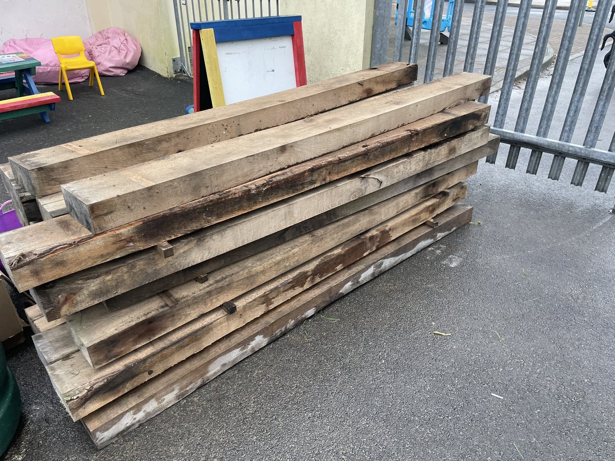 CrockfordMorris's tweet image. A huge thank you to our amazing @PDCSPrimary community for helping us today. We took delivery of our first items from Keep Wales Tidy ready to develop our school field. A cup of tea and lunch for a good mornings work!