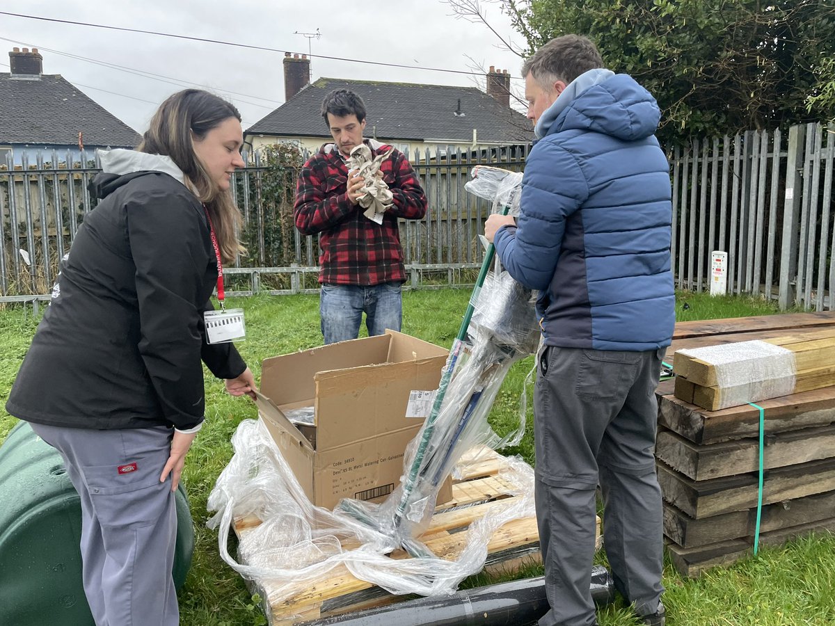 CrockfordMorris's tweet image. A huge thank you to our amazing @PDCSPrimary community for helping us today. We took delivery of our first items from Keep Wales Tidy ready to develop our school field. A cup of tea and lunch for a good mornings work!