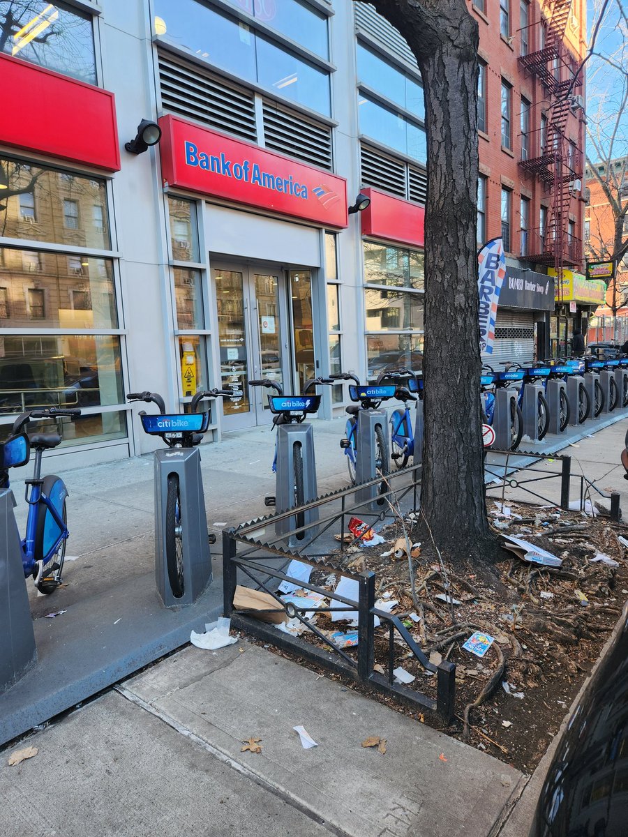 sotodogg's tweet photo. @CitiBikeNYC @BankofAmerica @NYC_DOT please clean the corner of 145th and Frederick Douglass Blvd in Harlem. It's disgusting. As a commercial unit you should care about the community you reside in your banks downtown aren't dirty like this. DOT never cleans this street Clean it https://t.co/b23a3u6OBm