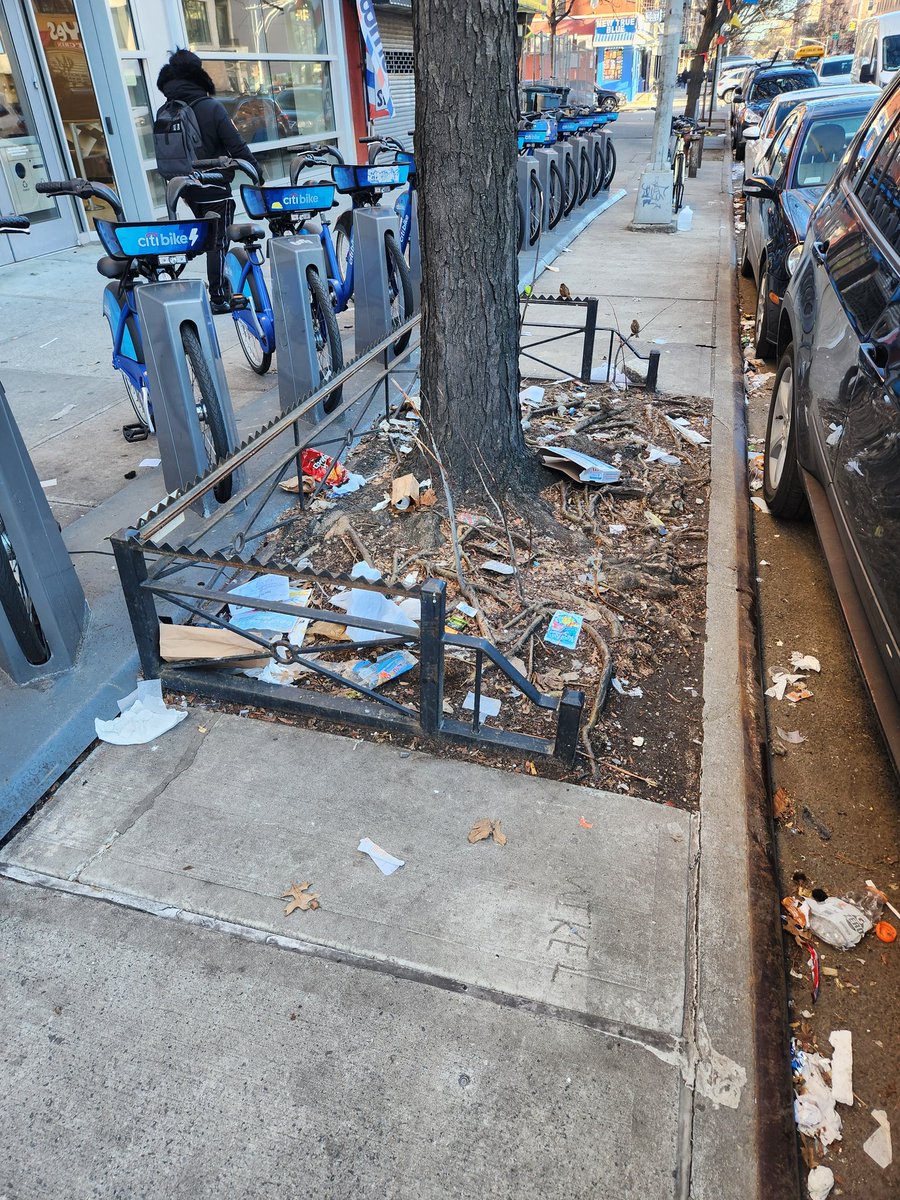 sotodogg's tweet photo. @CitiBikeNYC @BankofAmerica @NYC_DOT please clean the corner of 145th and Frederick Douglass Blvd in Harlem. It's disgusting. As a commercial unit you should care about the community you reside in your banks downtown aren't dirty like this. DOT never cleans this street Clean it https://t.co/b23a3u6OBm