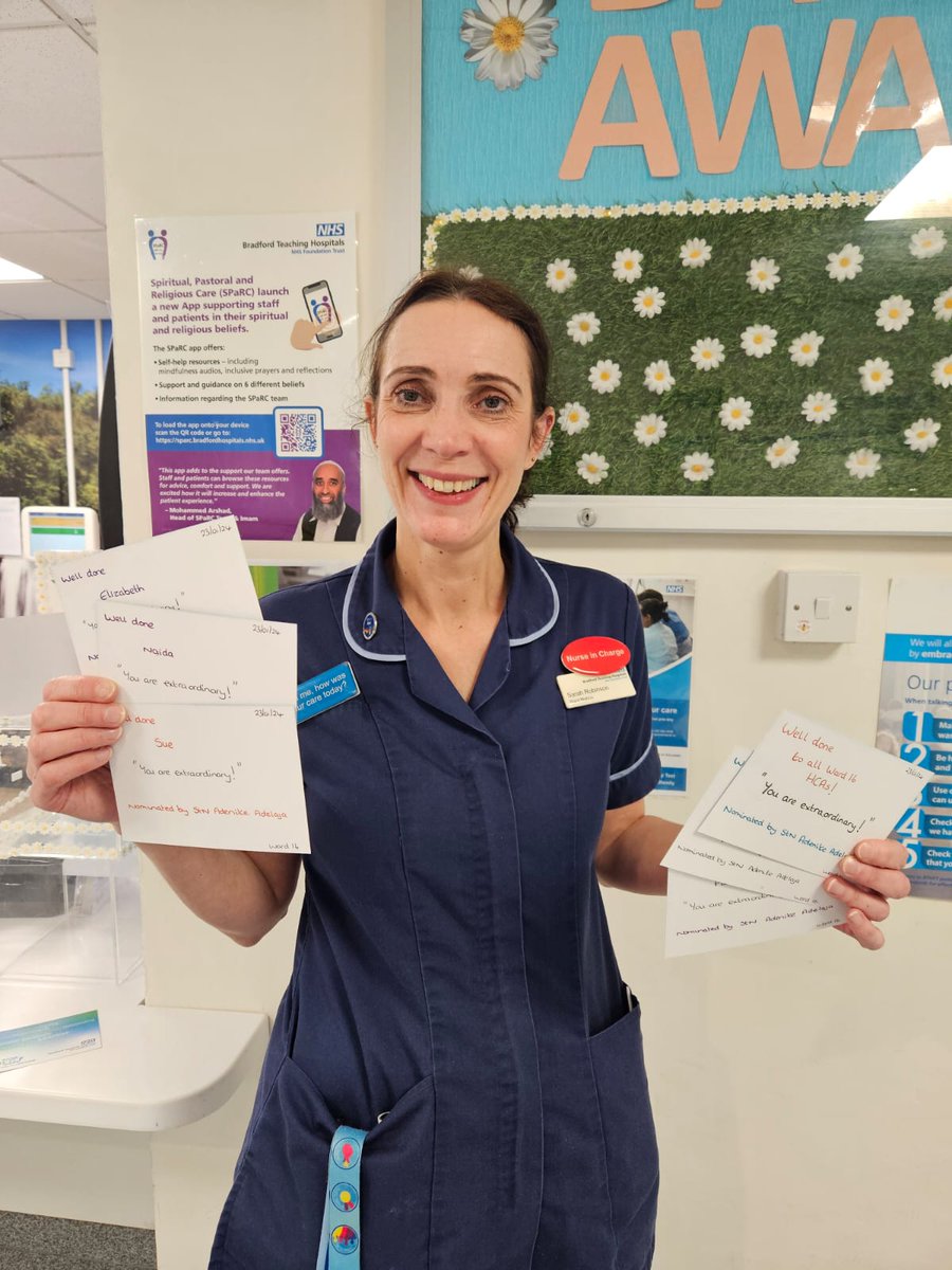 BEAT_PracticeEd's tweet photo. Last week our practice educator Joy had tge pleasure of handing out thank you cards to the Ward 16 Manager Sarah Robinson receiving a nomination for herself and 6 other staff members 😊 #studentsupport #positivelearningenvironments https://t.co/ZPW4hJQAYu