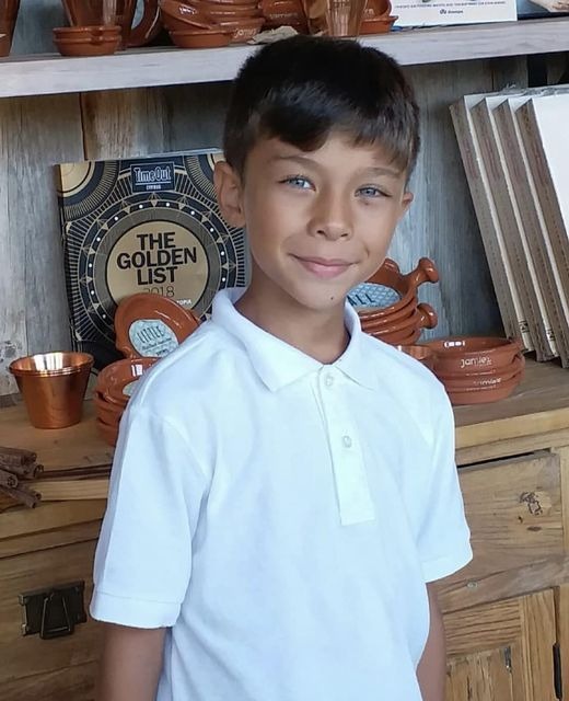 Aras'ın acı haberi bu fotoğrafla duyurulmuştu. Tanımadığım bu çocuk kalbimi paramparça etmişti.  Çok küçüktü, hepsi gencecikti. Aileleri hocaları pırıl pırıldı. Turizm elçileri rehberler belki de dünyayı gezdirecek tanıtacaktı nicelerine. 72 can koskoca 1 yıl #isiasaortakdavamız