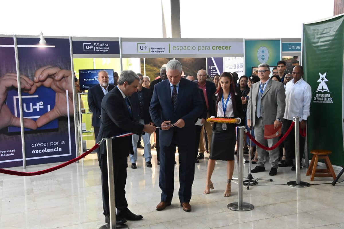 PresidenciaCuba's tweet photo. @WalterBG_MES .@DiazCanelB inauguró la exposición asociada a “Universidad 2024”, en la cual están representadas las principales instituciones cubanas de Educación Superior.

Son 37 stand, de 34 universidades de #Cuba y 3 entidades de ciencia tecnología e investigación.

#CongresoUniversidad https://t.co/PqjKCQfgli