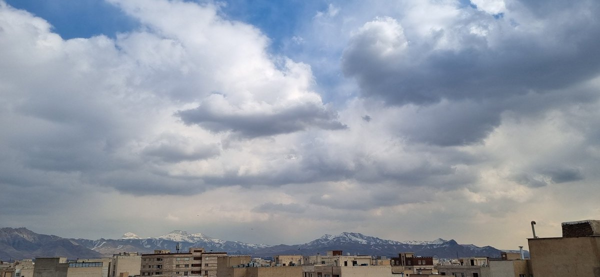 msajadpour's tweet photo. امروز هوا چه خوفناکه 
انگار تو کوه های آلپ ام https://t.co/Ipc62CnXjo