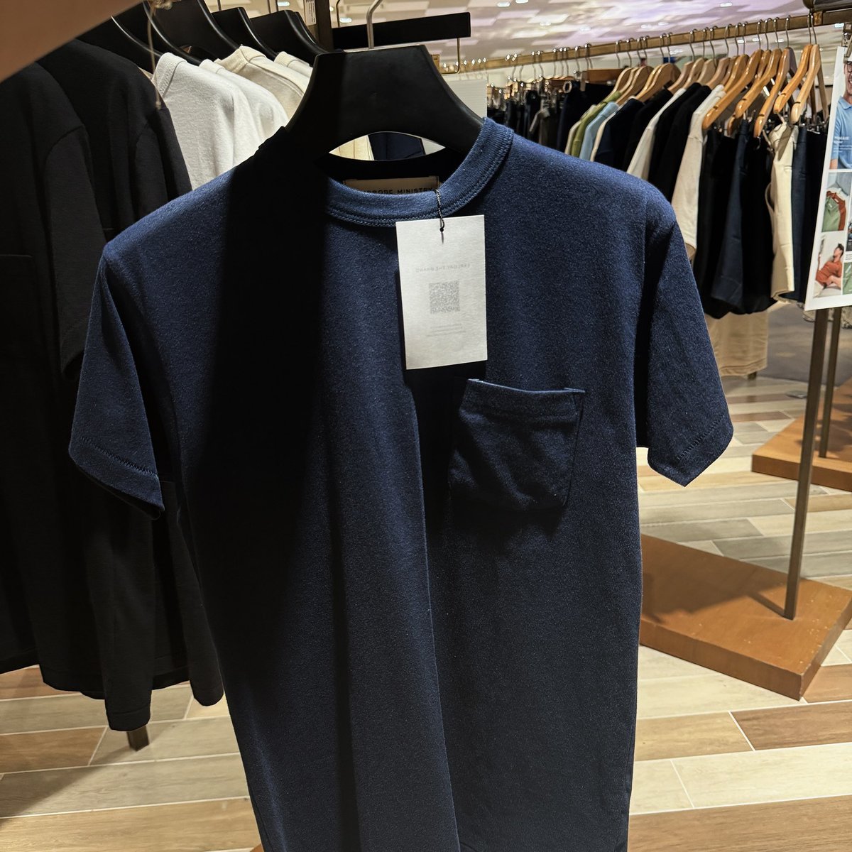 proudsitaaa's tweet photo. มีใครหาของขวัญผู้ชายแล้วเบื่อ zara h&amp;m uniqlo wardrobe ministry 🧵🪡ทำเสื้อผ้าผู้ชายดีมาก ส่วนใหญ่เน้นเรียบหรูแต่ดูมีอะไร old money เบาๆโดนตกเพราะเข้าไปอ่านในไอจีเค้าใส่ใจดีเทลเล็กๆ ทรงเสื้อยืดยังใส่ดีเทลไม่ได้ไปที่ร้านก็ตัดสินใจได้ เสื้อยืดเริ่มต้น 690 ห่อของขวัญได้ด้วย https://t.co/UrhyGQPWCp