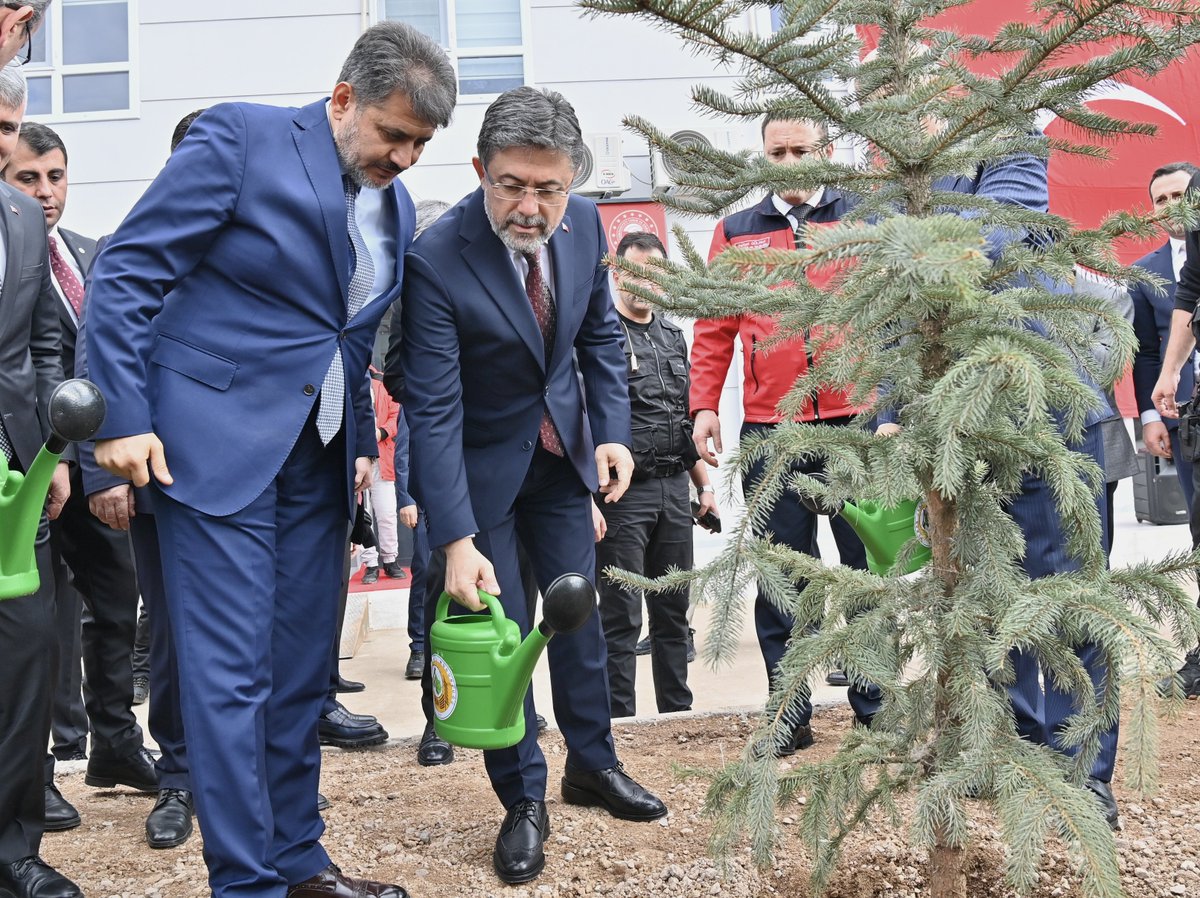6 Şubat depreminde kendi acısını unutarak, Kahramanmaraş’ımızın yaralarını sarmak için canla başla görev yapan Kahramanmaraş İl Tarım ve Orman Müdürlüğümüz’ün değerli çalışanlarıyla bir araya geldik.

Allah hepsinden razı olsun. 

Bir kez daha depremde hayatını kaybeden mesai