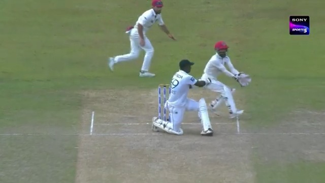  Angelo Mathews opted for the most unconventional exit 🫣 📹 Credits: Twitter/SonySportsNetwk