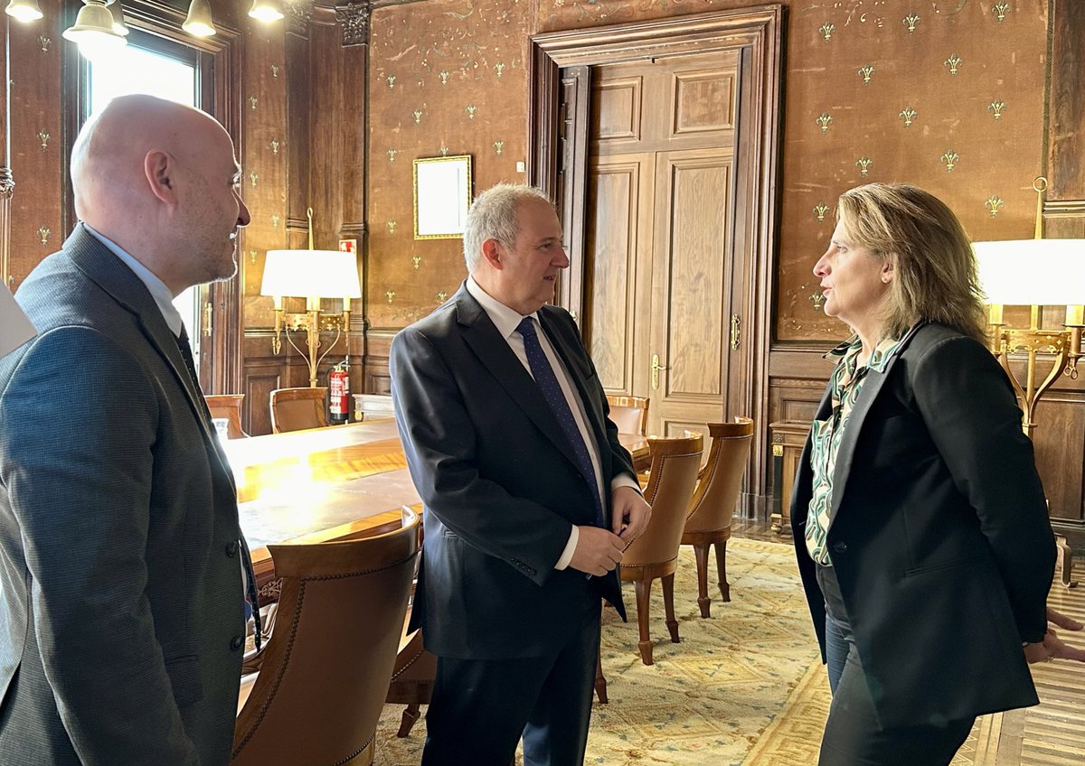 Con <a href="/jordihereub/">Jordi Hereu</a> abordamos la importancia de colaborar entre administraciones para luchar contra la sequía. 

Soluciones como el eventual transporte de agua desde Sagunto, como ha anunciado la VP <a href="/Teresaribera/">Teresa Ribera</a>, demuestran el compromiso del Gobierno para hacer frente a esta crisis