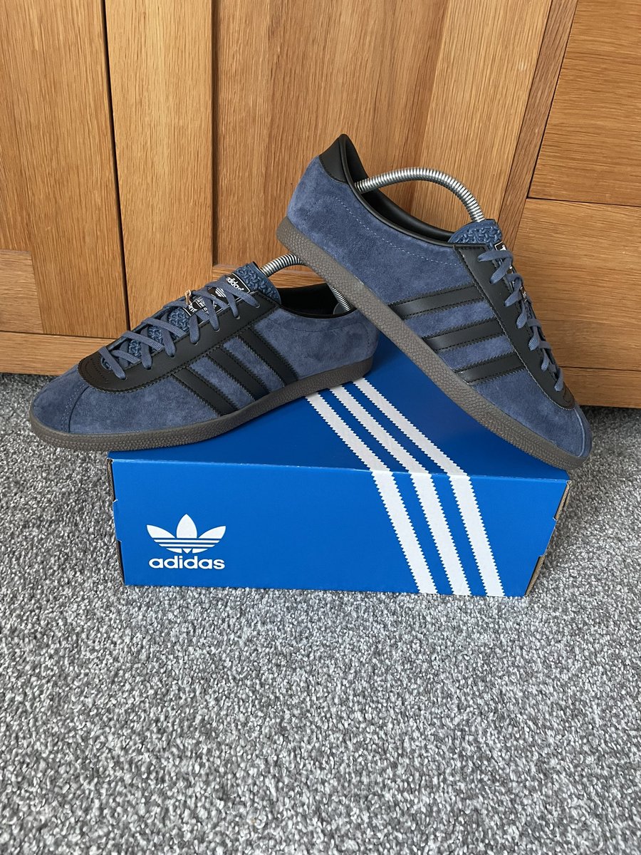 ernzh671's tweet photo. Gotta love a double drop on a Monday 😮‍💨😮‍💨 London and Kick arrived today #adidas #london #kick #k74 #doubledrop https://t.co/CTn4WzhMAl