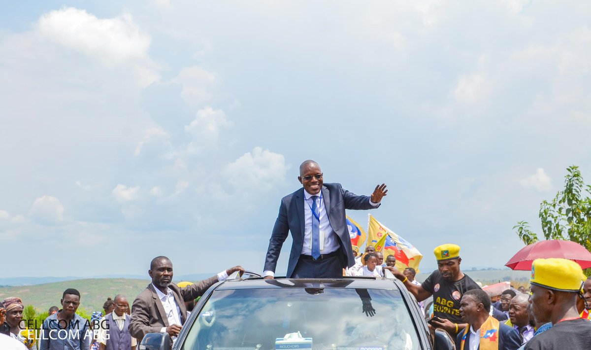 AtutunaD's tweet photo. #Kwango @jonathan_wata le politicien le plus aimé des Kwangolais par son charisme et son leadership, @jonathan_wata a volé la vedette de la cérémonie de la session extraordinaire de l'APK dans la ville de Kenge. @AugustinKabuyaT @LukondeSama @StanysBujakera  @choixdupeupl https://t.co/ZSAcPQmJf7