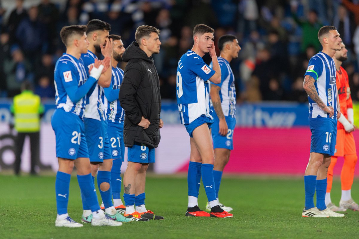 Muy feliz por volver a los terrenos y debutar en @LaLiga . Competimos contra un gran rival y no fue suficiente, pero lo de este equipo y aficion es increible. Agradecer a todo la gente que compone el @Alaves y a su afición por el cariño constante #goazenglorioso