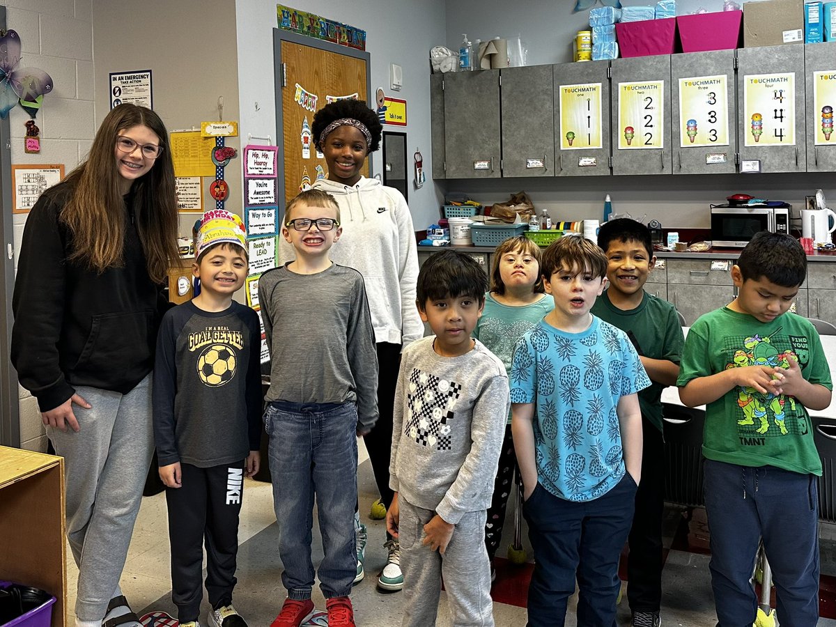 MrsMaltbyMRS's tweet photo. Thank you Rugby Lady Raiders Basketball Team for visiting our class this morning! @MillsRiverSch https://t.co/32eoQEmNWB