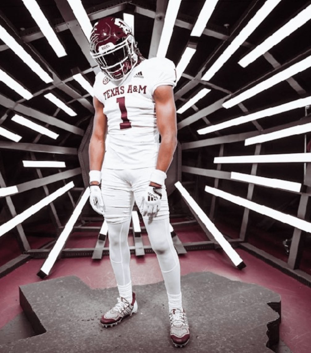 AggieLcentral's tweet photo. #Bussey2Cstat  only looks good in the maroon and white! #GigEm https://t.co/MN671qSusm