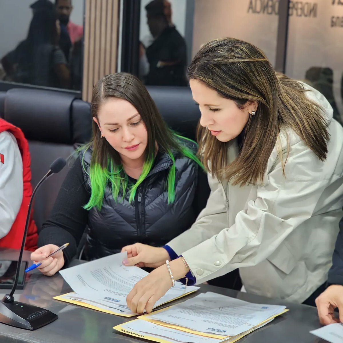 ¡Nos tocó estar en un hecho histórico! Ayer a las 11:59 dio comienzo la Certificación del inicio del #registro de candidaturas a la Gubernatura. ¡Muchas felicidades Iepc Jalisco por este gran avance en los registros y por el cuidado al medio ambiente por no utilizar tanto papel!