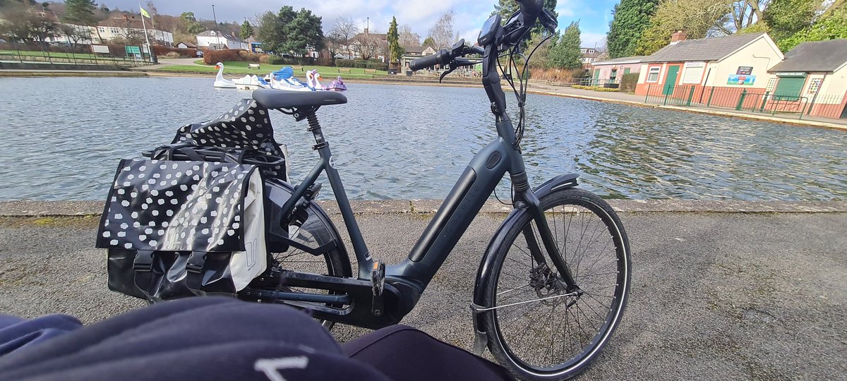 CyclingInASkirt's tweet photo. Out for my daily exercise down the local boating lake, balancing the swan pedalos on my saddle - as you do
#cycling in #Sheffield #fuckoffcancer https://t.co/g7JNgKYeHq